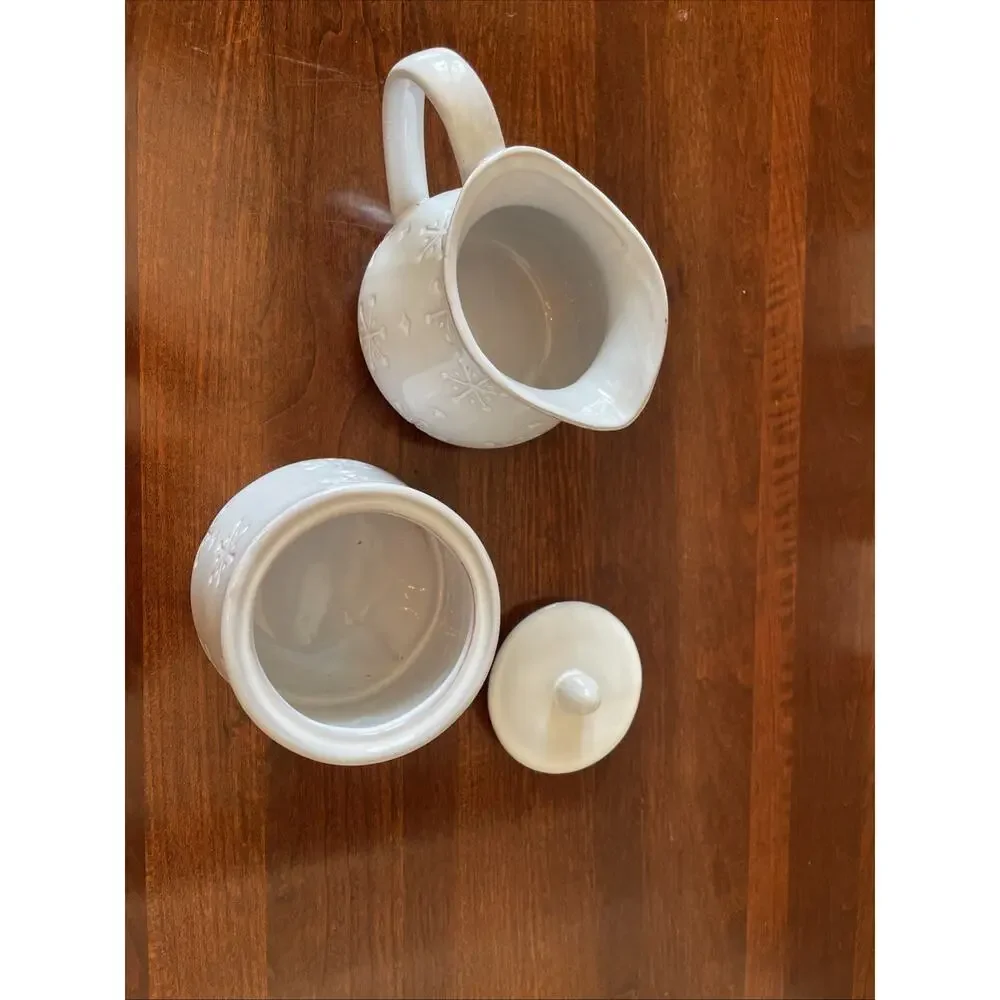 Snowflake Set of 2 Sugar Bowl & Creamer Ceramic Set